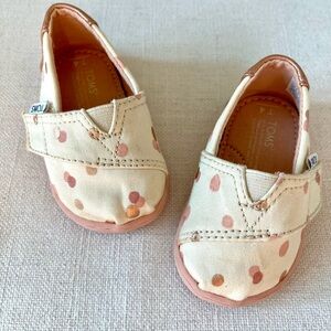 TOMS Toddler Shoes in Beige with Pink and Rose Gold Dots with Velcro, Size T4
